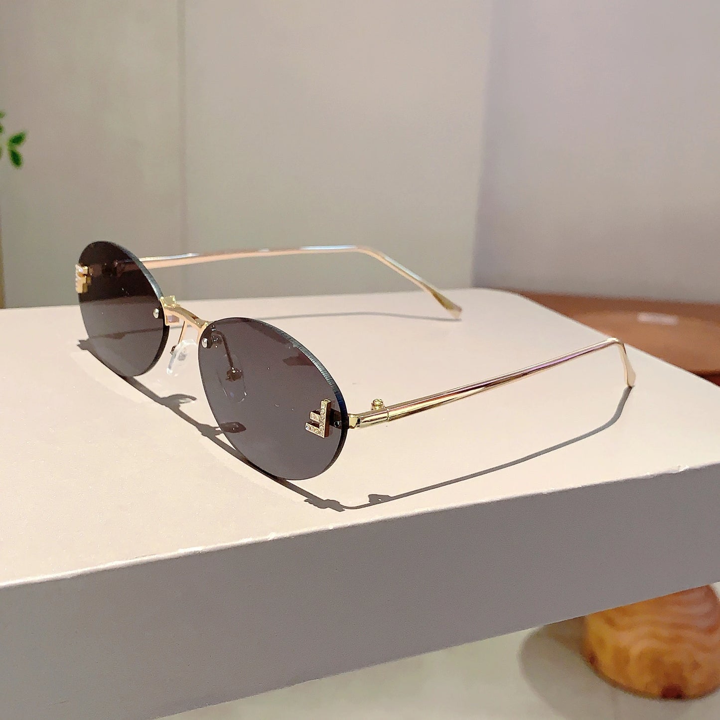 Rose Rimless Oval Sunglasses